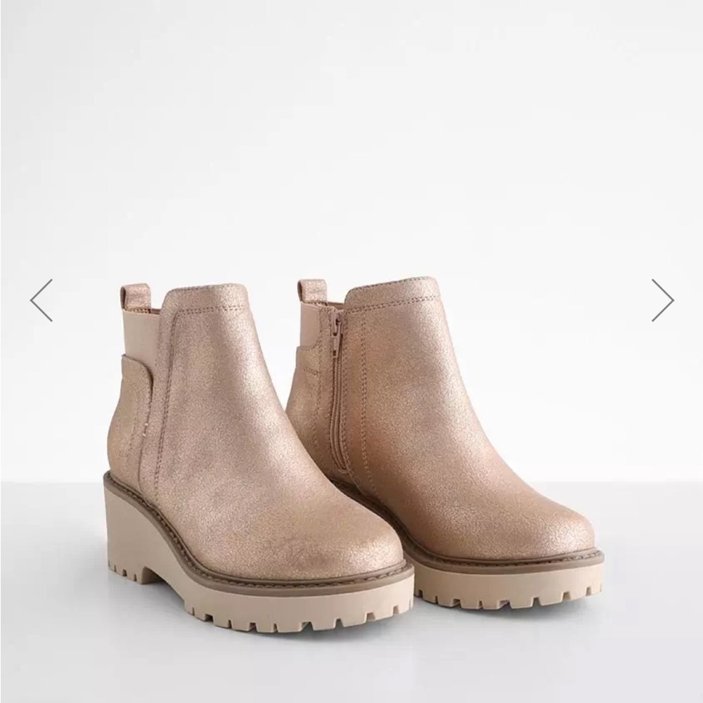 Girls - Fury Lug Boot Rose Gold bootie with zip up
DV BY DOLCE VITA- NEW